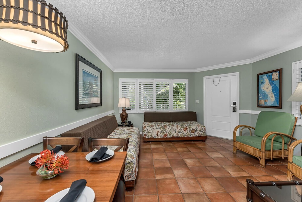 Vanderbilt Beach Resort 52/65