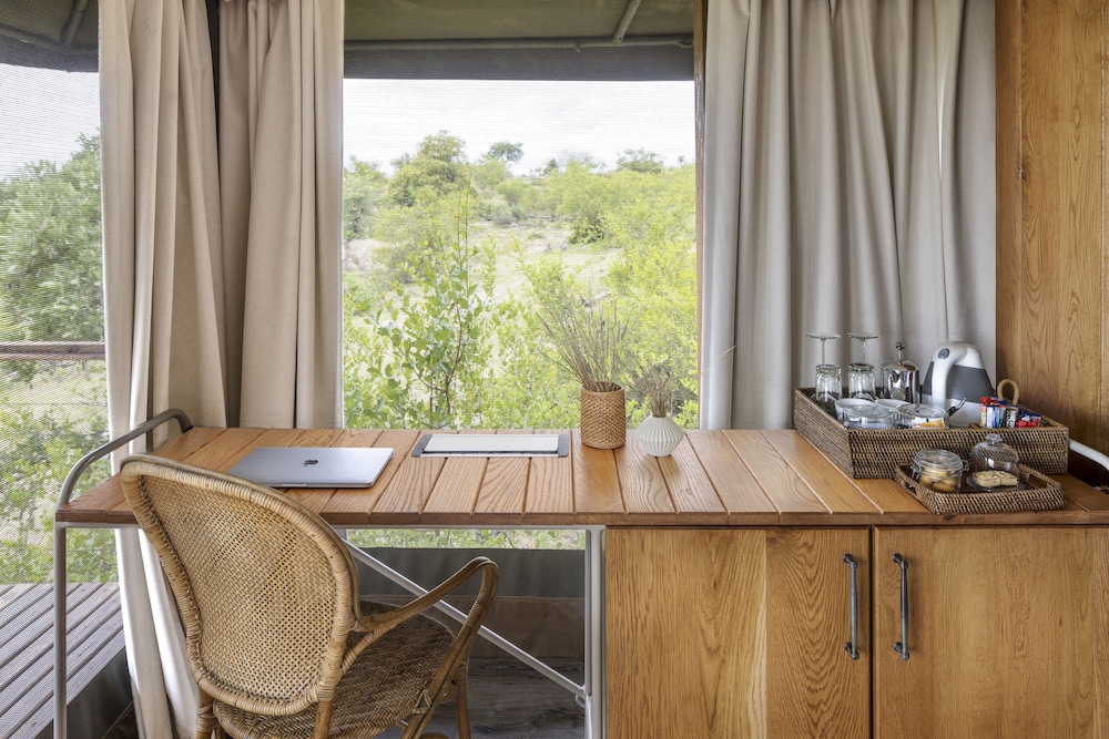 Simbavati Hilltop Lodge 50/50