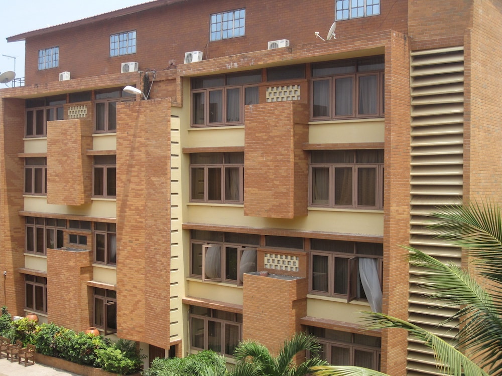 Coconut Grove Regency Hotel in ACCRA
