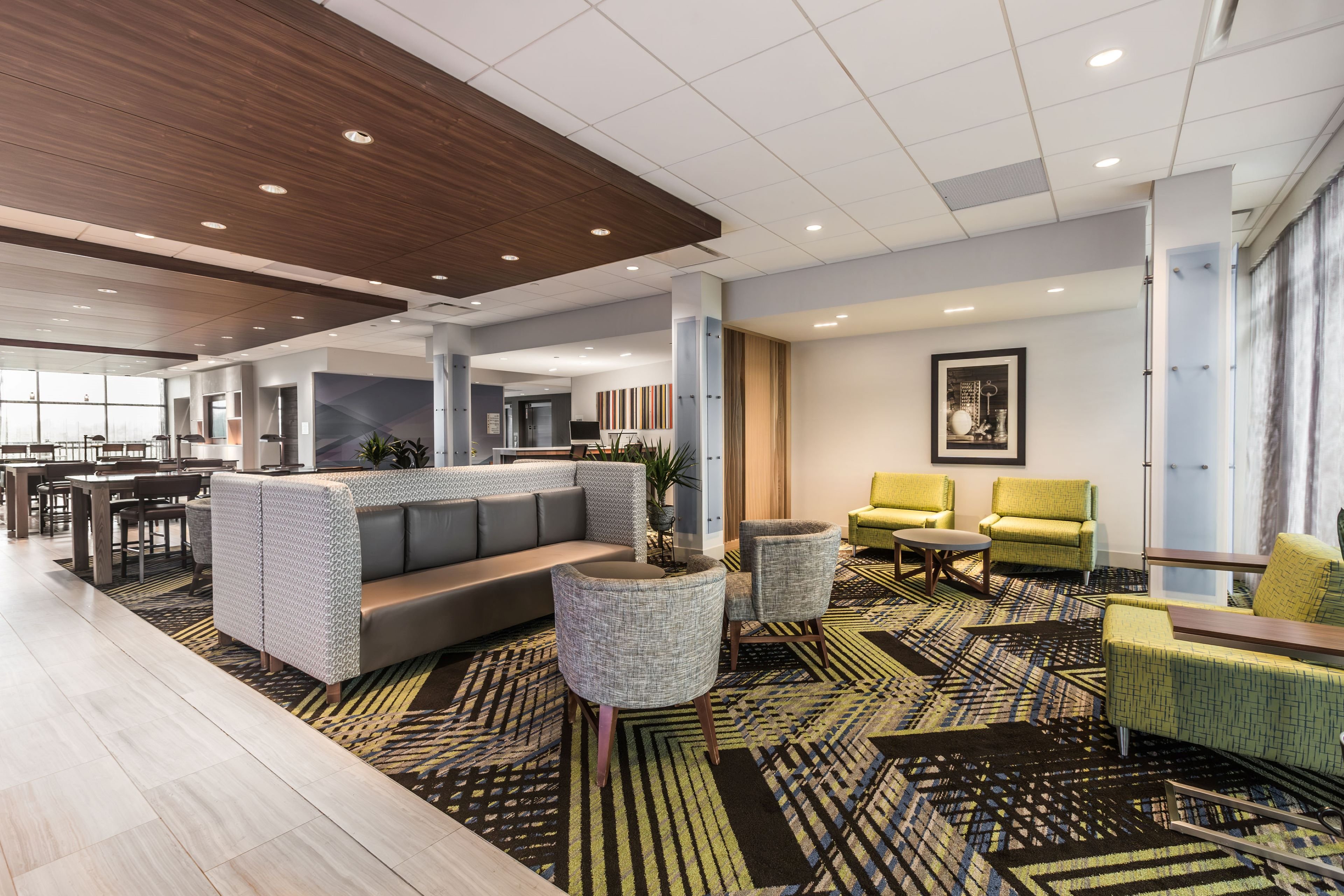 Holiday Inn Express and Suites Welland 42/65