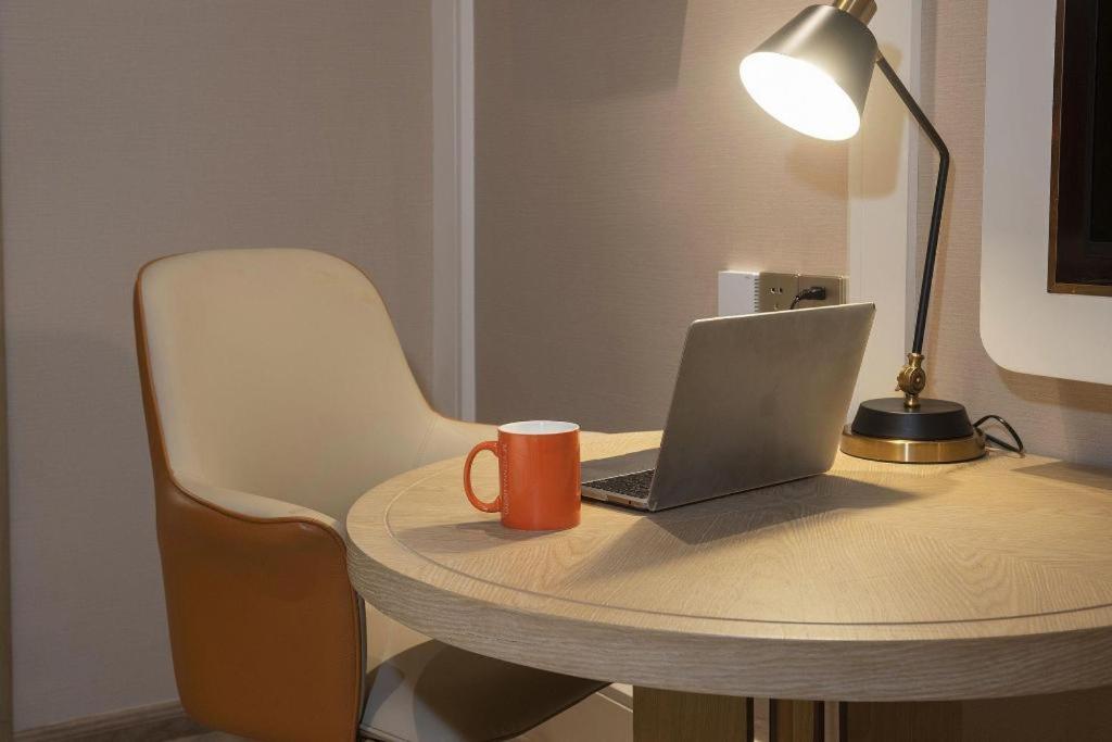Vienna Hotel (Beijing Changping Science and Technology Park) 44/48