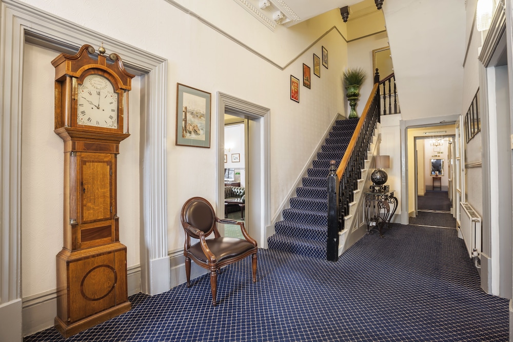 OYO Devonshire Park Hotel 25/33