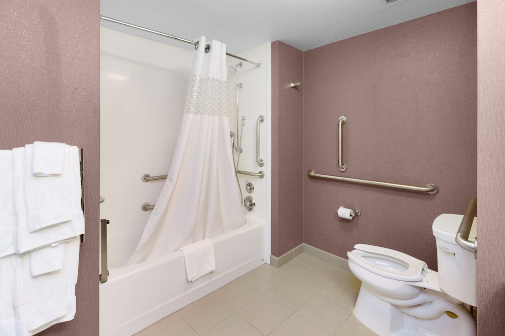 Hampton Inn Butler 12/40