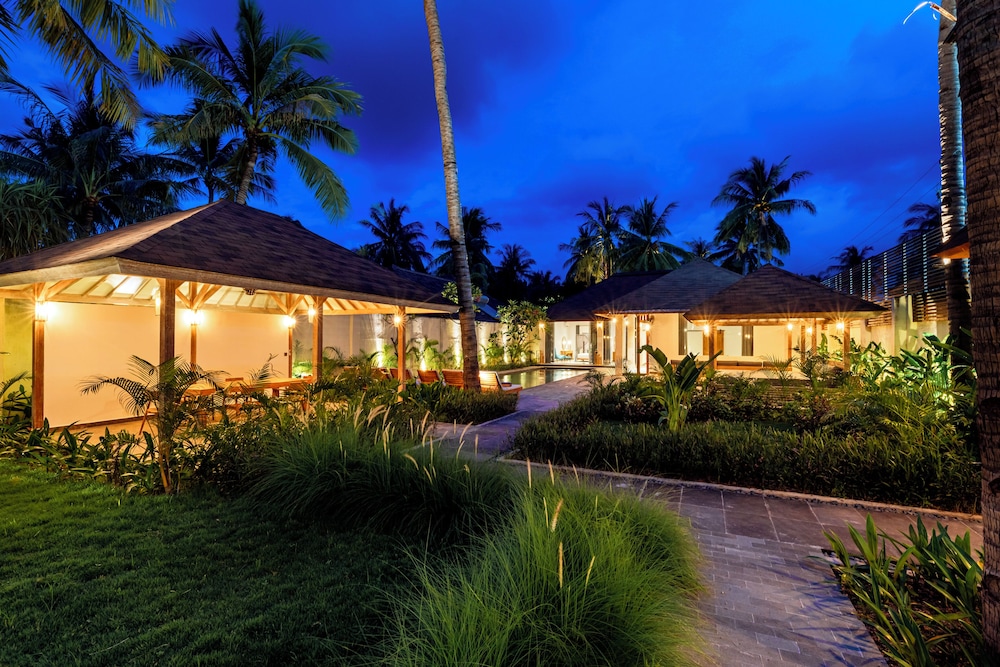 Kelapa Luxury Villas 76/80