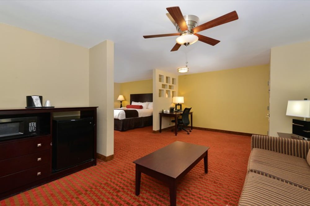 Quality Suites Nashville Airport 8/50