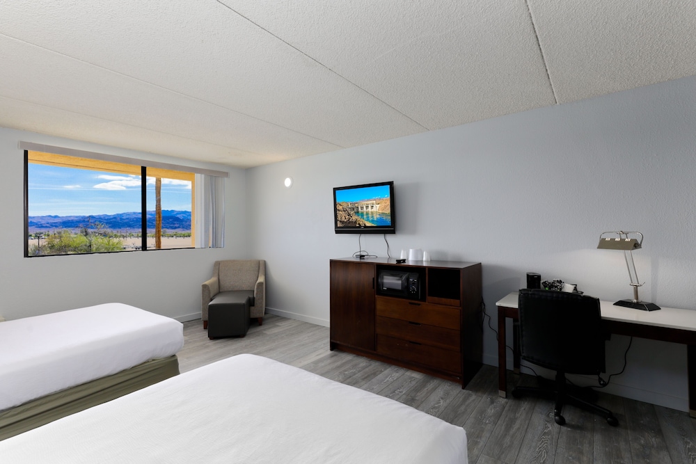 Studio6 Suites Lake Havasu City AZ 40/61