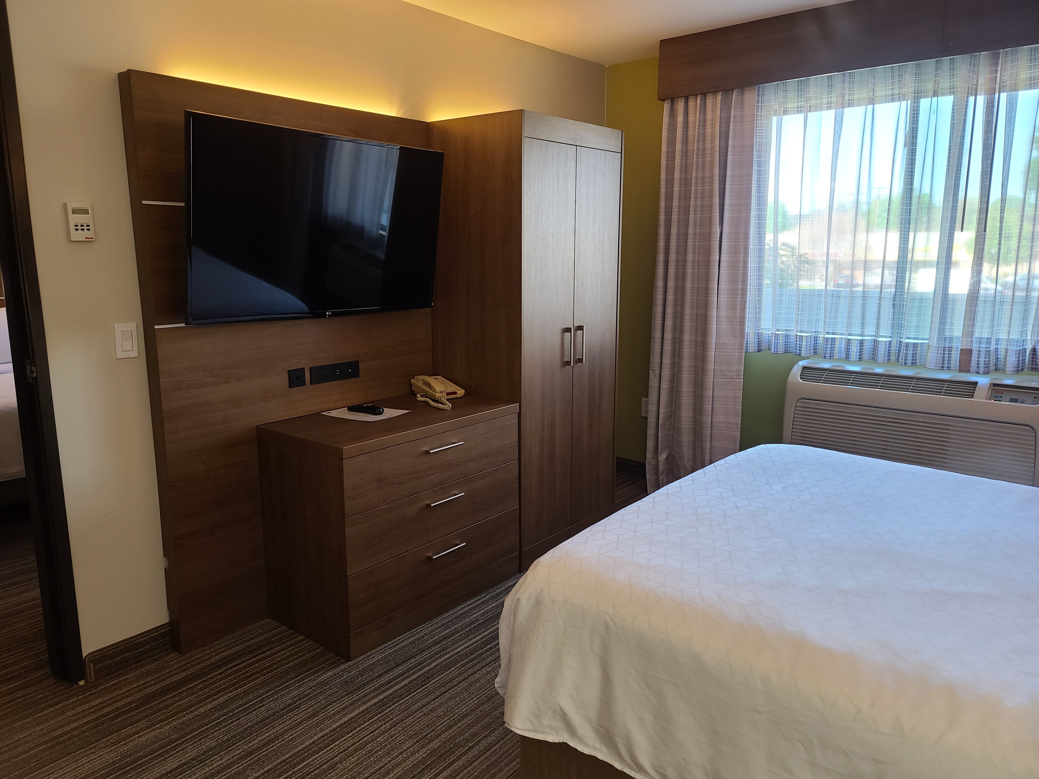 Leisure, King Bed