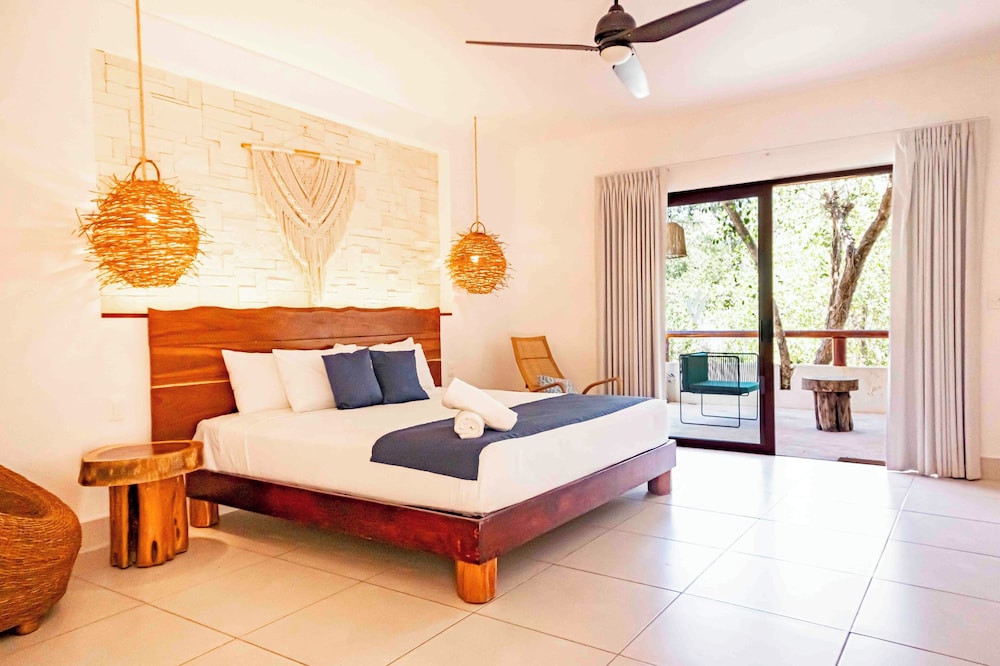 SUPERIOR, KING BED