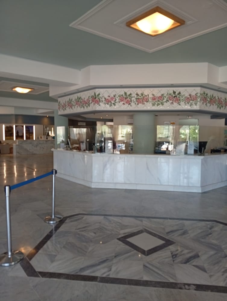 Lobby at Sandy Villas Resort, Linia