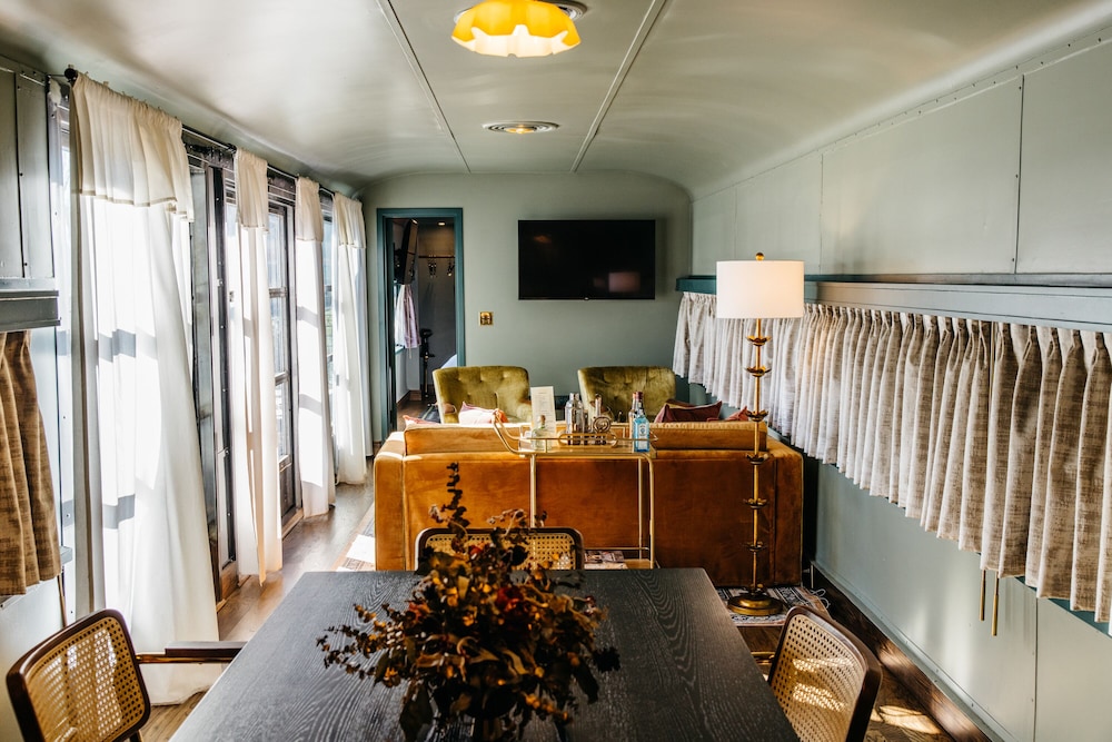 The Hotel Chalet At The Choo Choo 42/50