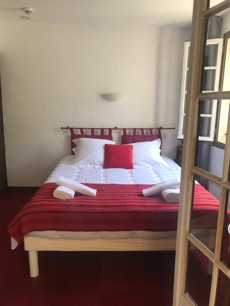 Human Hotel Residence 12/42