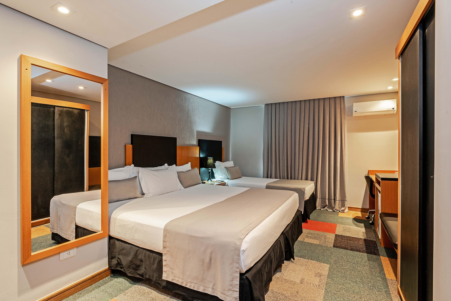 Room, Street View, Accessible
