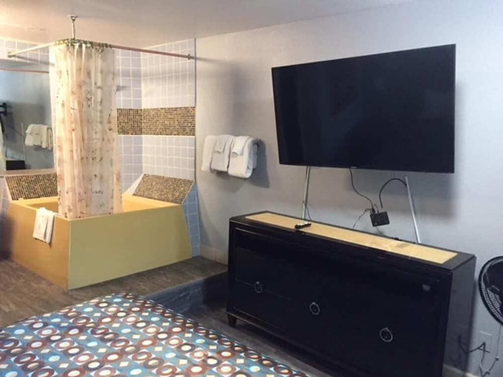 Sea Garden Motel 55/63