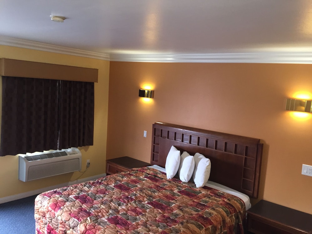 Industry Inn Amp Suites 18/60