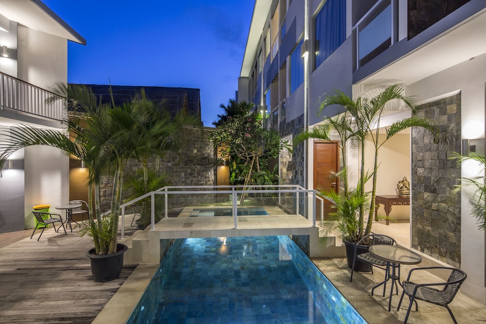 M Suite Bali 54/65