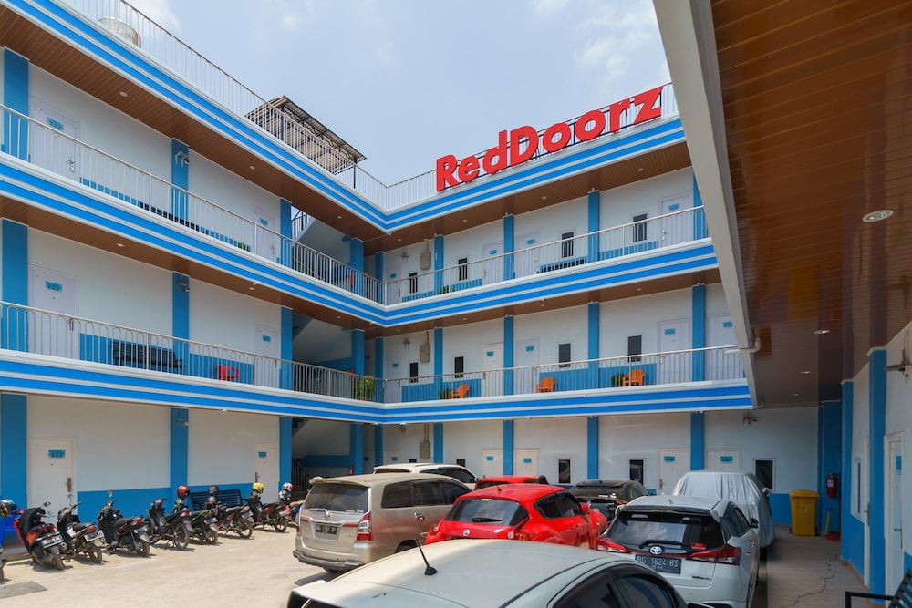 RedDoorz Plus near Palembang Icon Mall 2 3/15