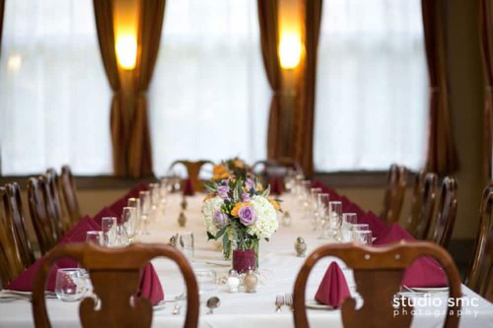 Gateways Inn Restaurant 34/46