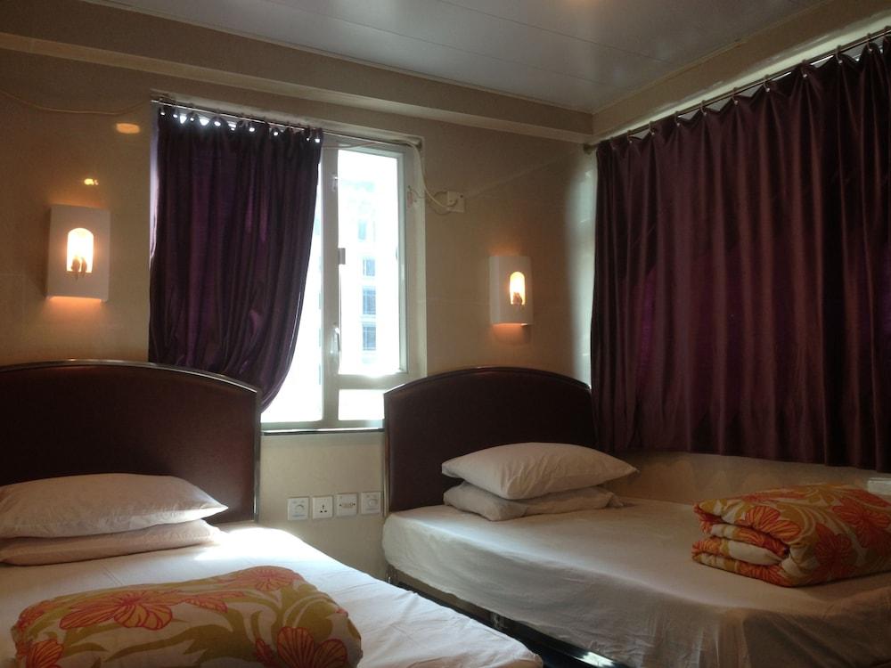ROOM, TRIPLE