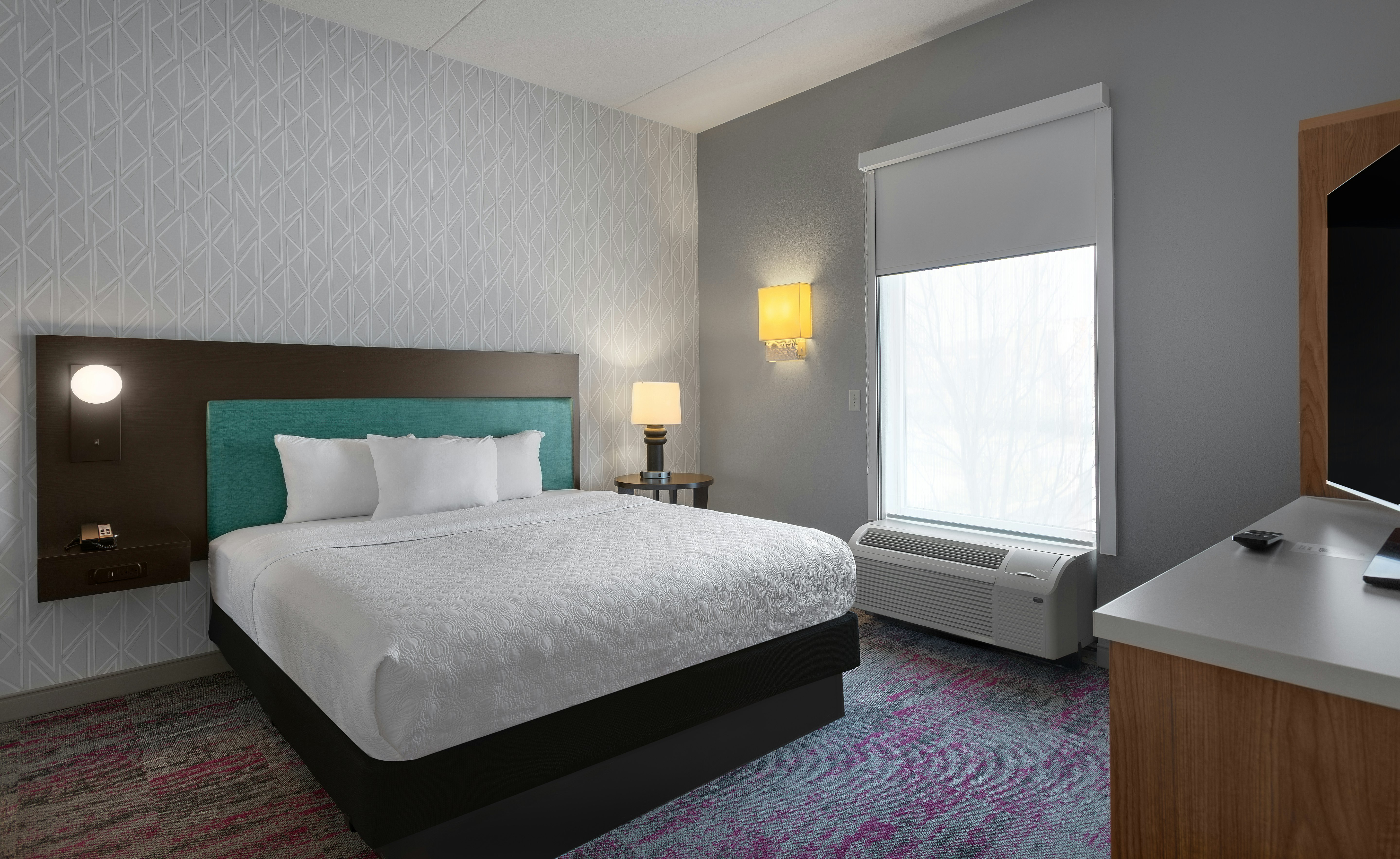 SUITE, KING BED, ACCESSIBLE
