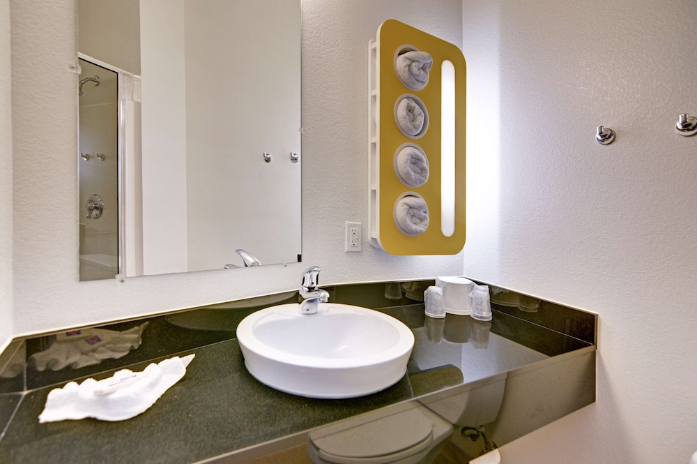 Motel6 Roanoke, TX - Northlake - Speedway 48/48