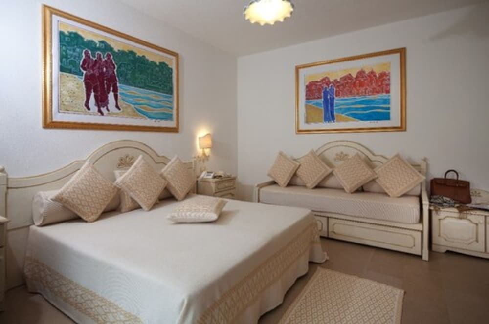 CALA GINEPRO RESORT AND SPA 2/50