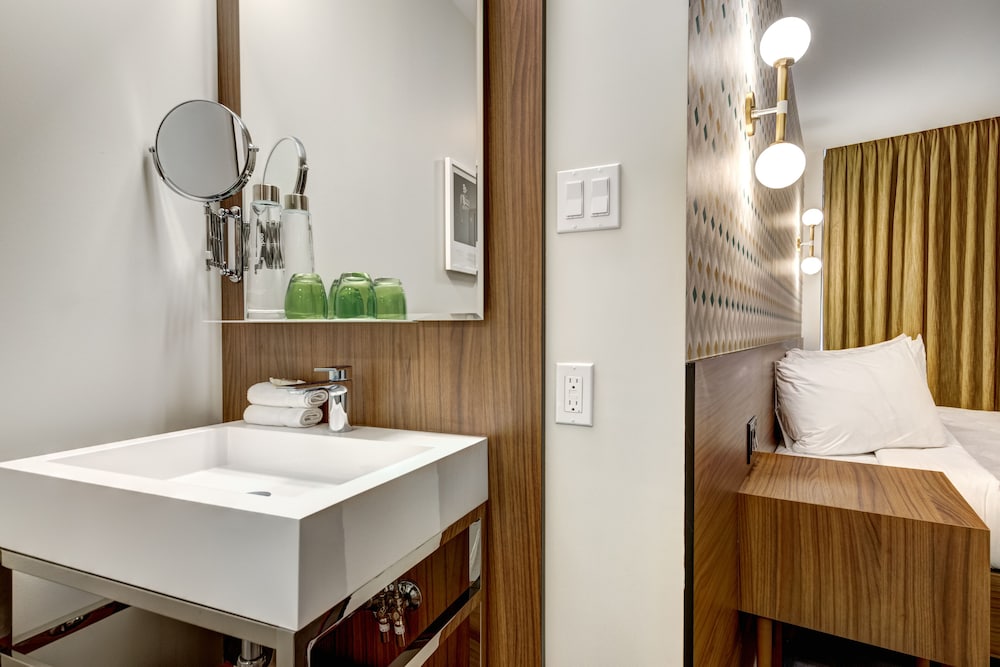 Hotel Uville Montreal 48/49