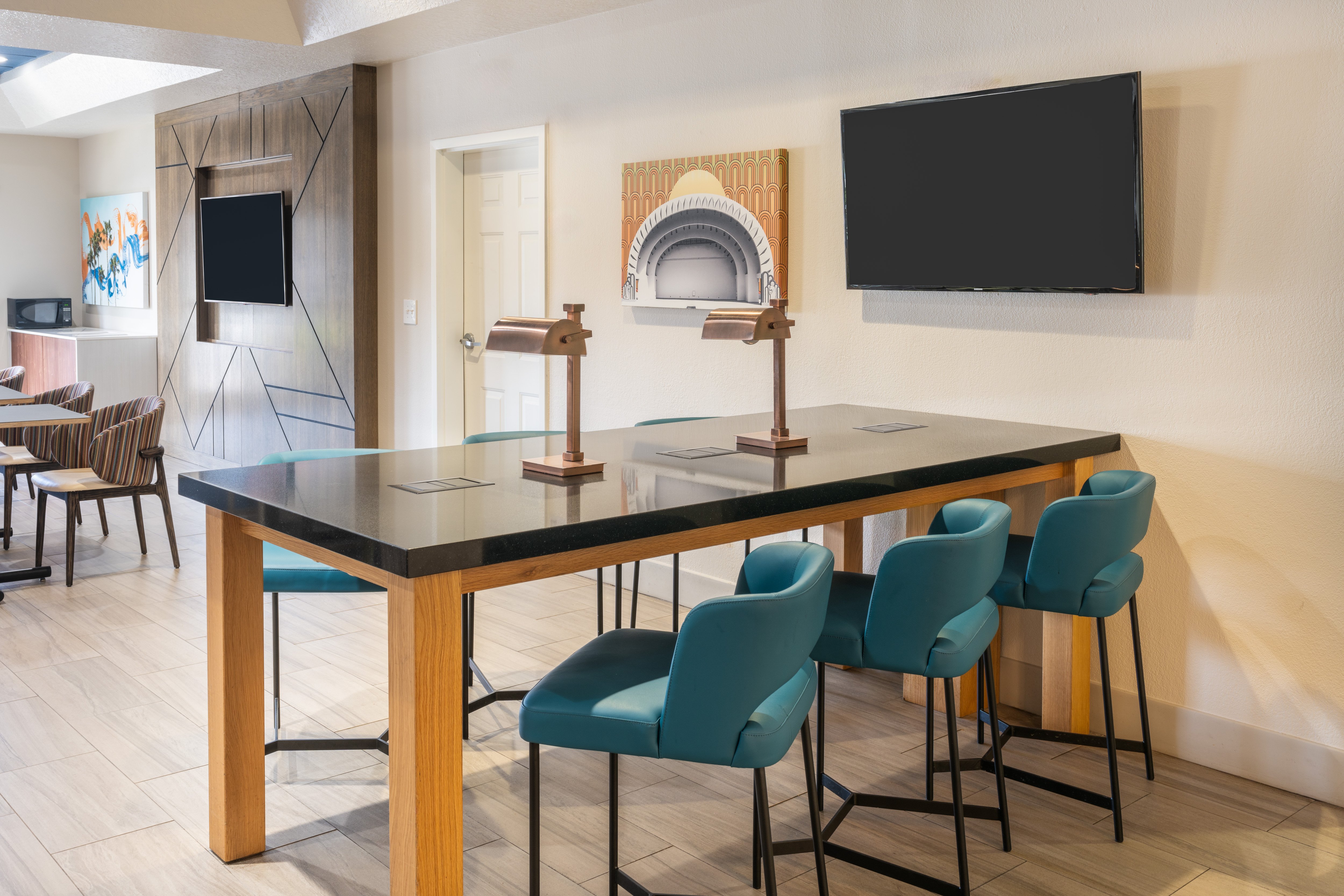 Holiday Inn Express And Suites Orlando International Airport 48/62