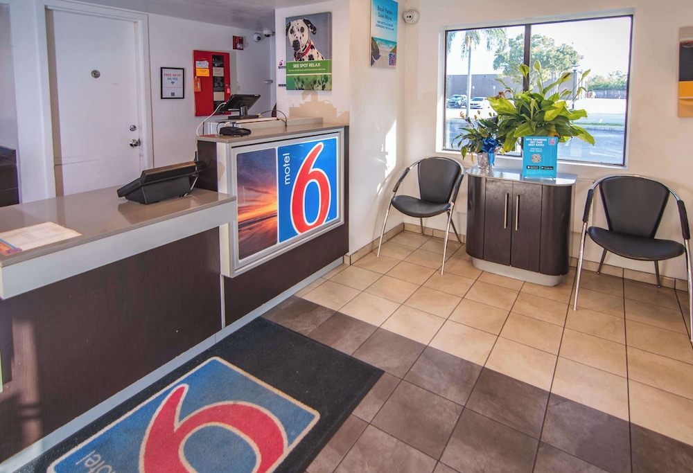 Motel6 Ft. Pierce, FL 12/60
