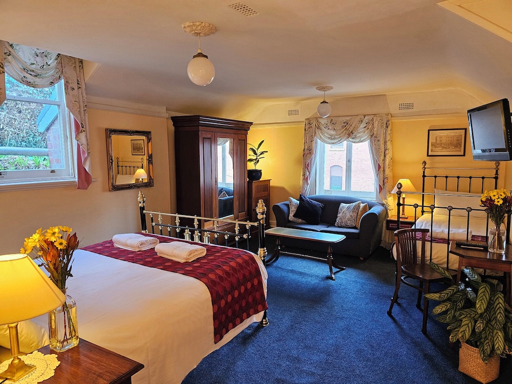 The Lodge On Elizabeth 19/50