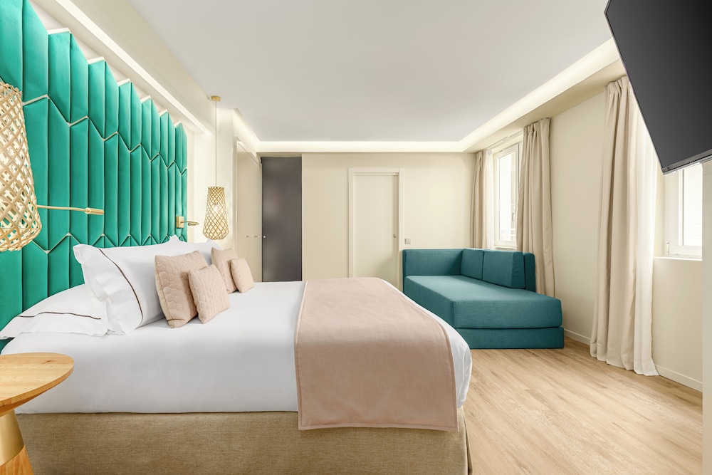 ROOM, TRIPLE