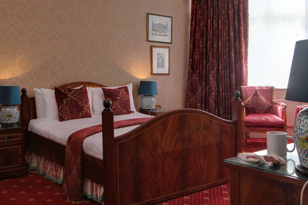 Best Western Plus Grim's Dyke Hotel 32/48