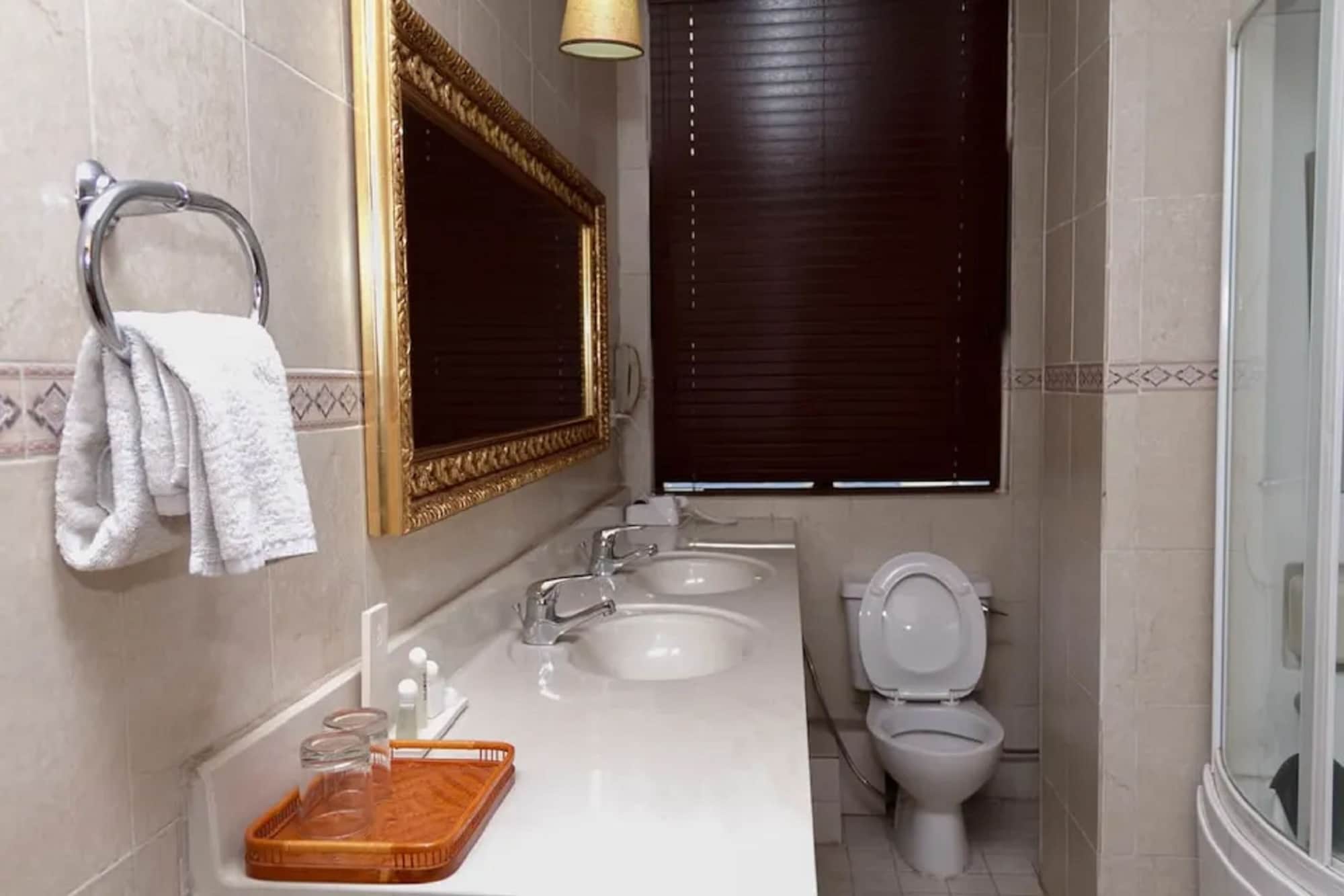 PRESIDENTIAL, SUITE