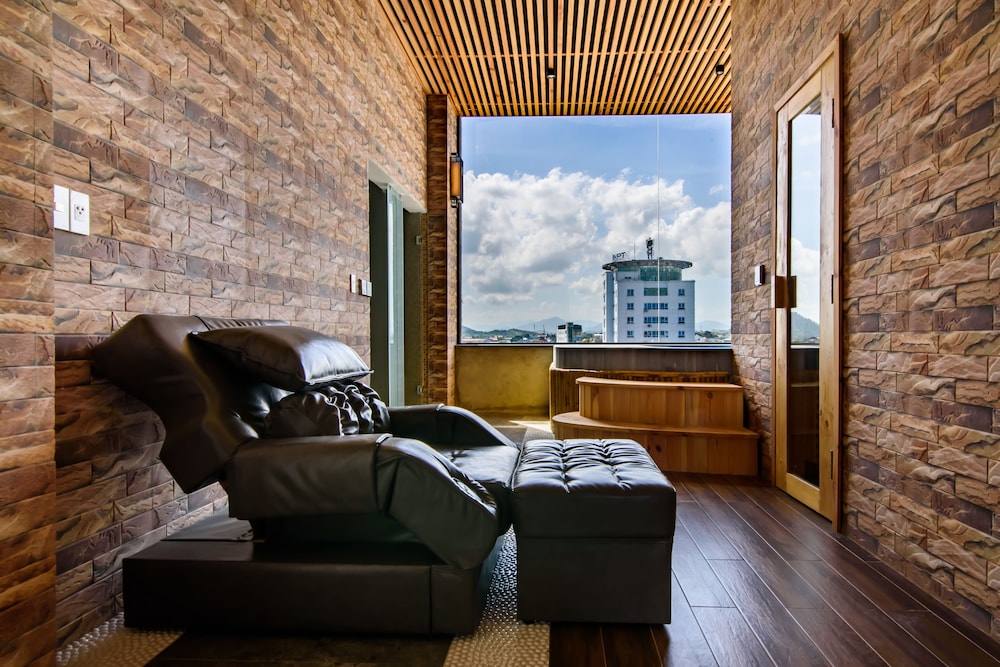 Thanh Lich Royal Boutique Hotel 38/69
