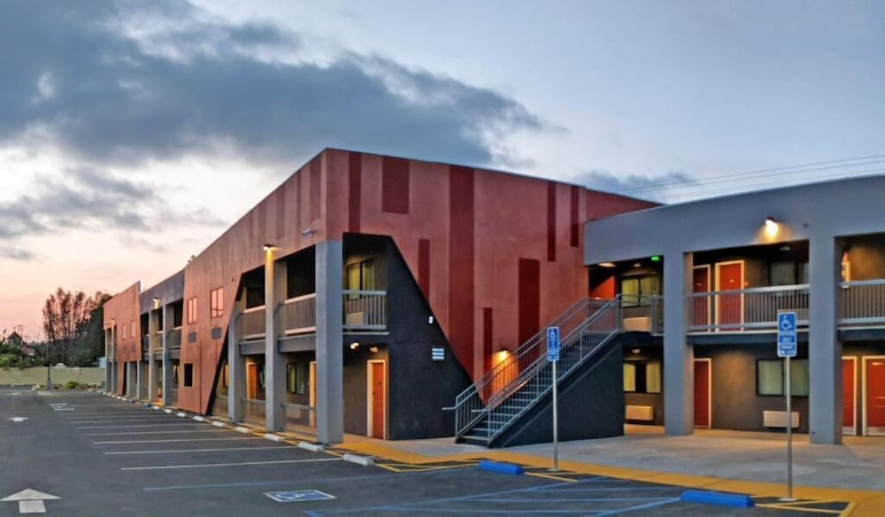 EPIC Hotel Pico Rivera 38/41