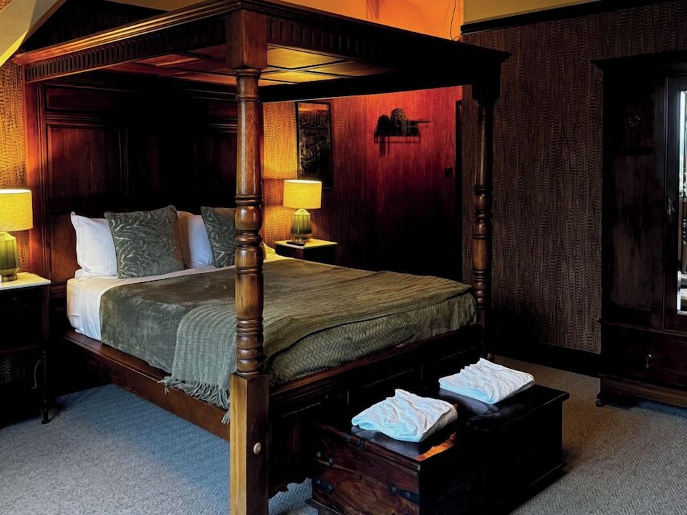 The Hunting Lodge - Restaurant with rooms 6/20