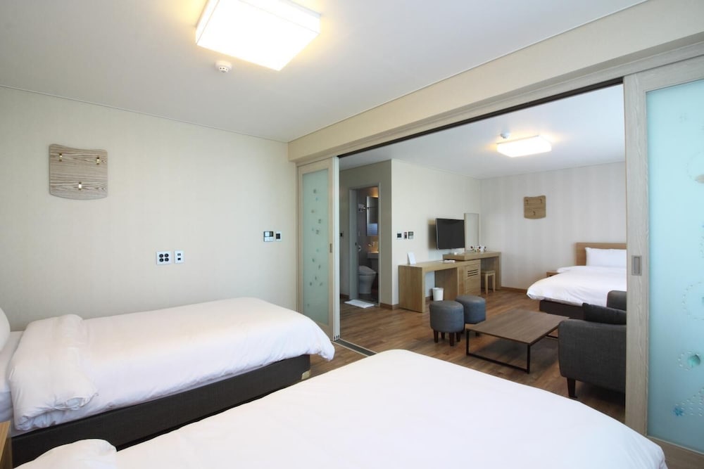 Suave Hotel 9/30