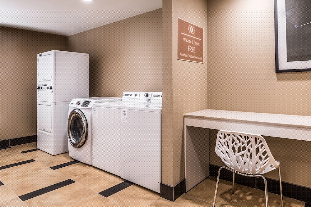 Candlewood Suites Kansas City 17/53