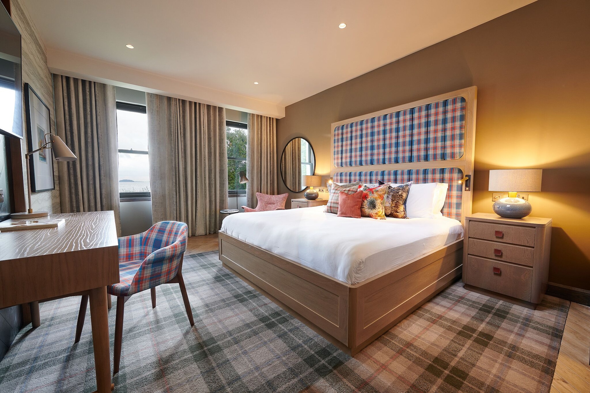 Room, King Bed, Loch View, Balcony
