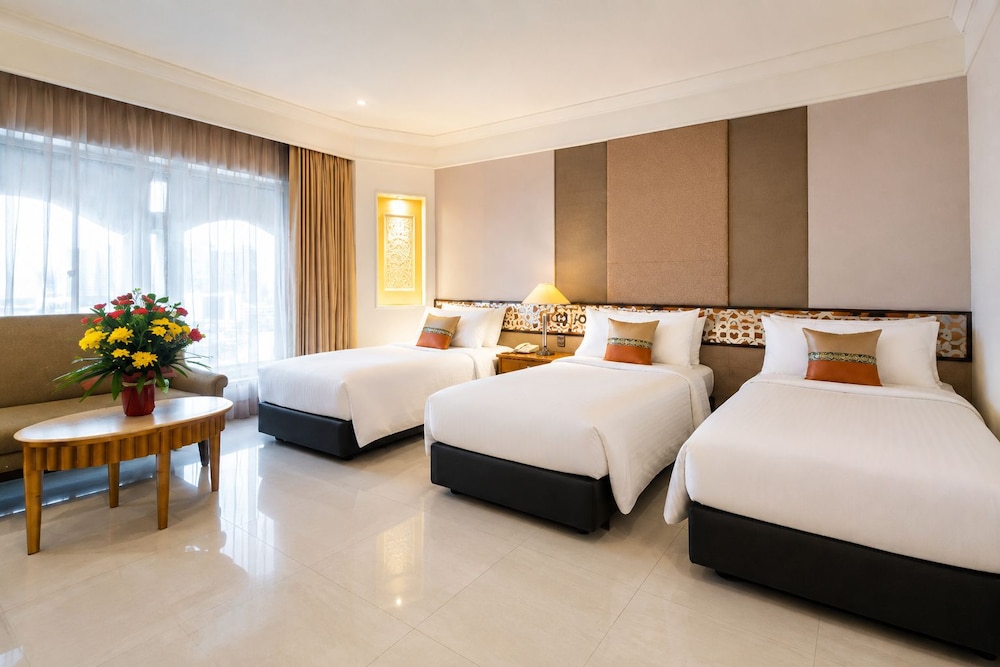 غرفة ثلاثية، Indra Regent Hotel 4/7