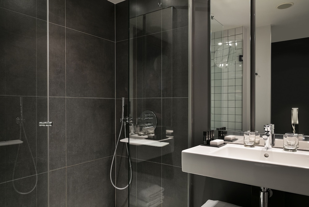 Melia Paris La Defense 73/73