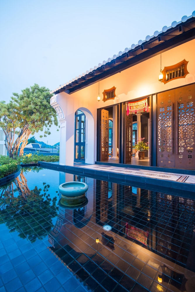 LITTLE NYONYA HOTEL 23/50
