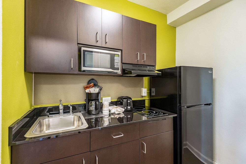 Quality Inn & Suites Kansas City Downtown 50/50