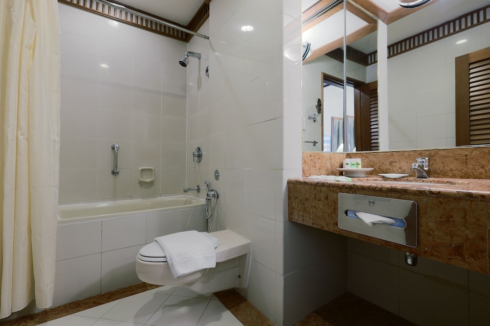 The Jesselton Hotel 44/50