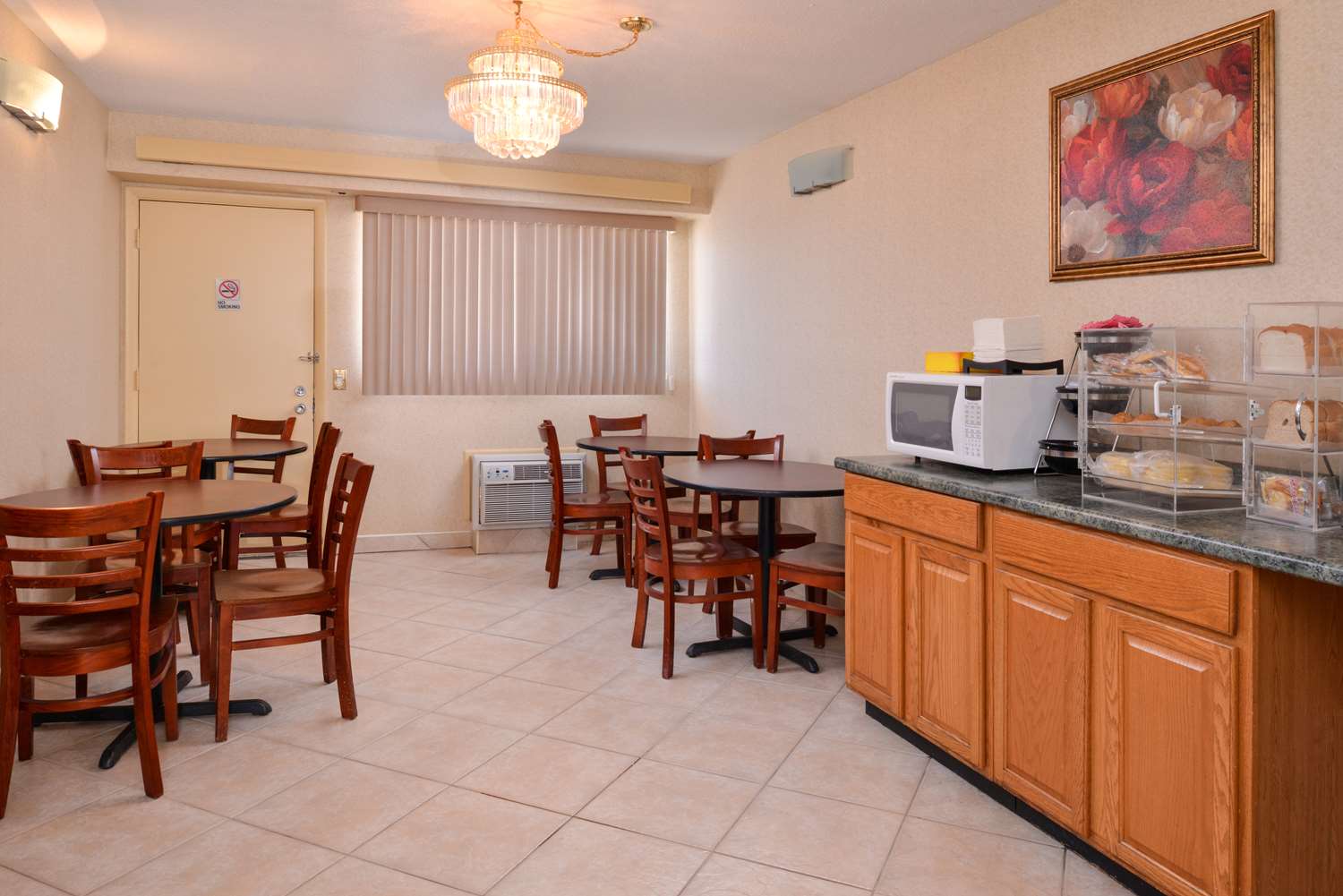 Americas Best Value Inn Pittsburgh Airport 30/36