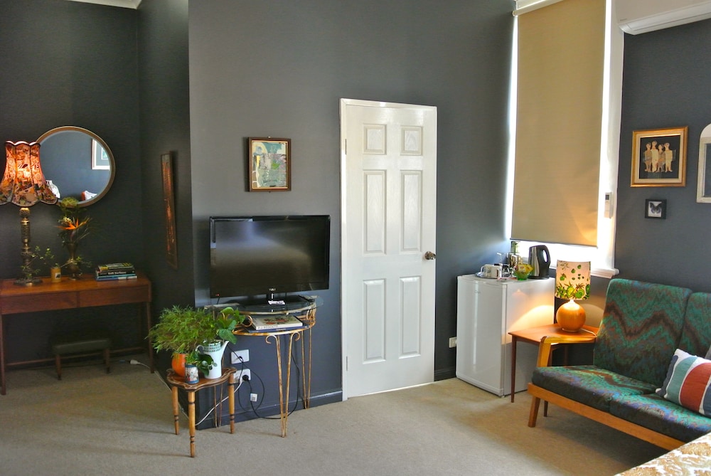 Vine Valley Inn 34/36