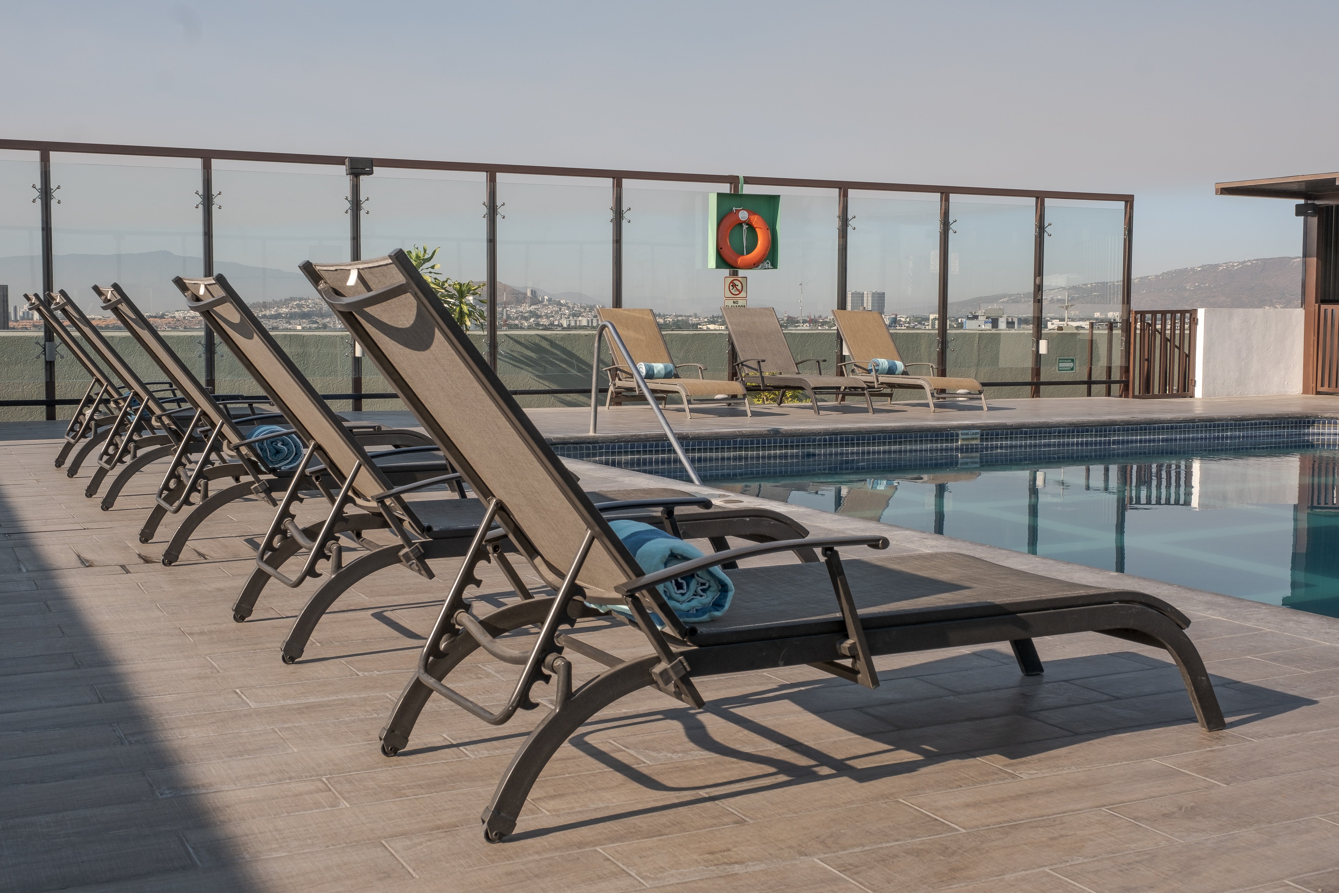HOLIDAY INN SELECT GUADALAJARA 70/72