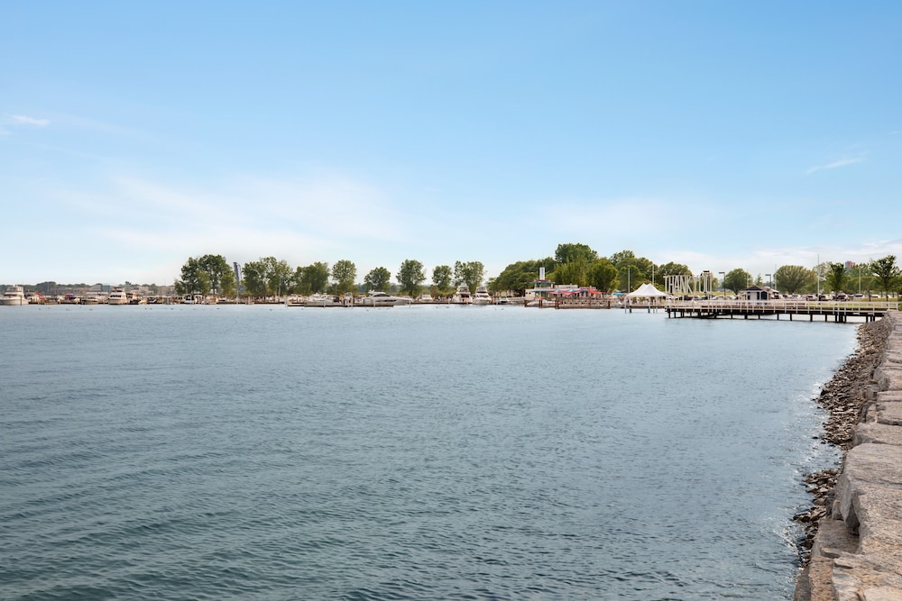 Days Inn by Wyndham Sarnia Harbourfront 52/59