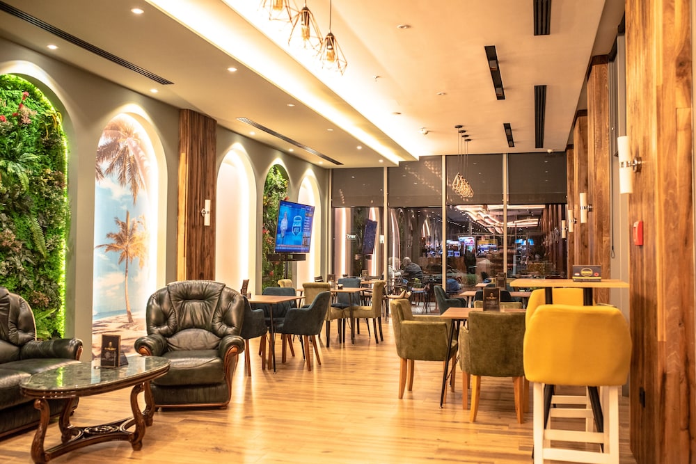 Royal East Resort 52/64