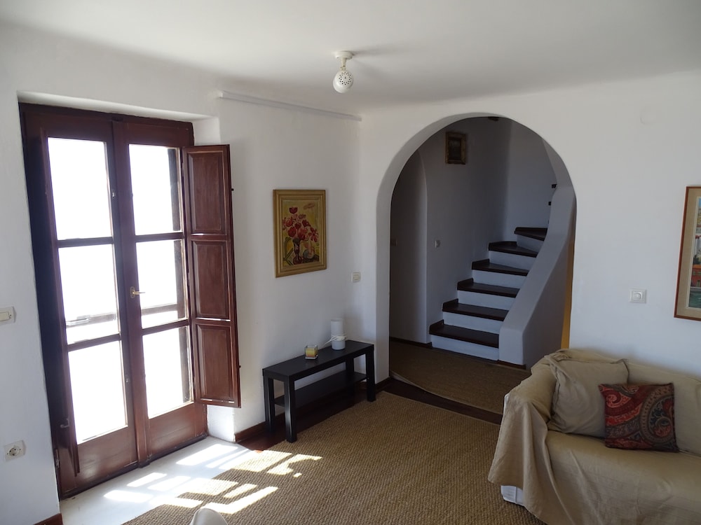 MONOLITHOS HOTEL 32/55