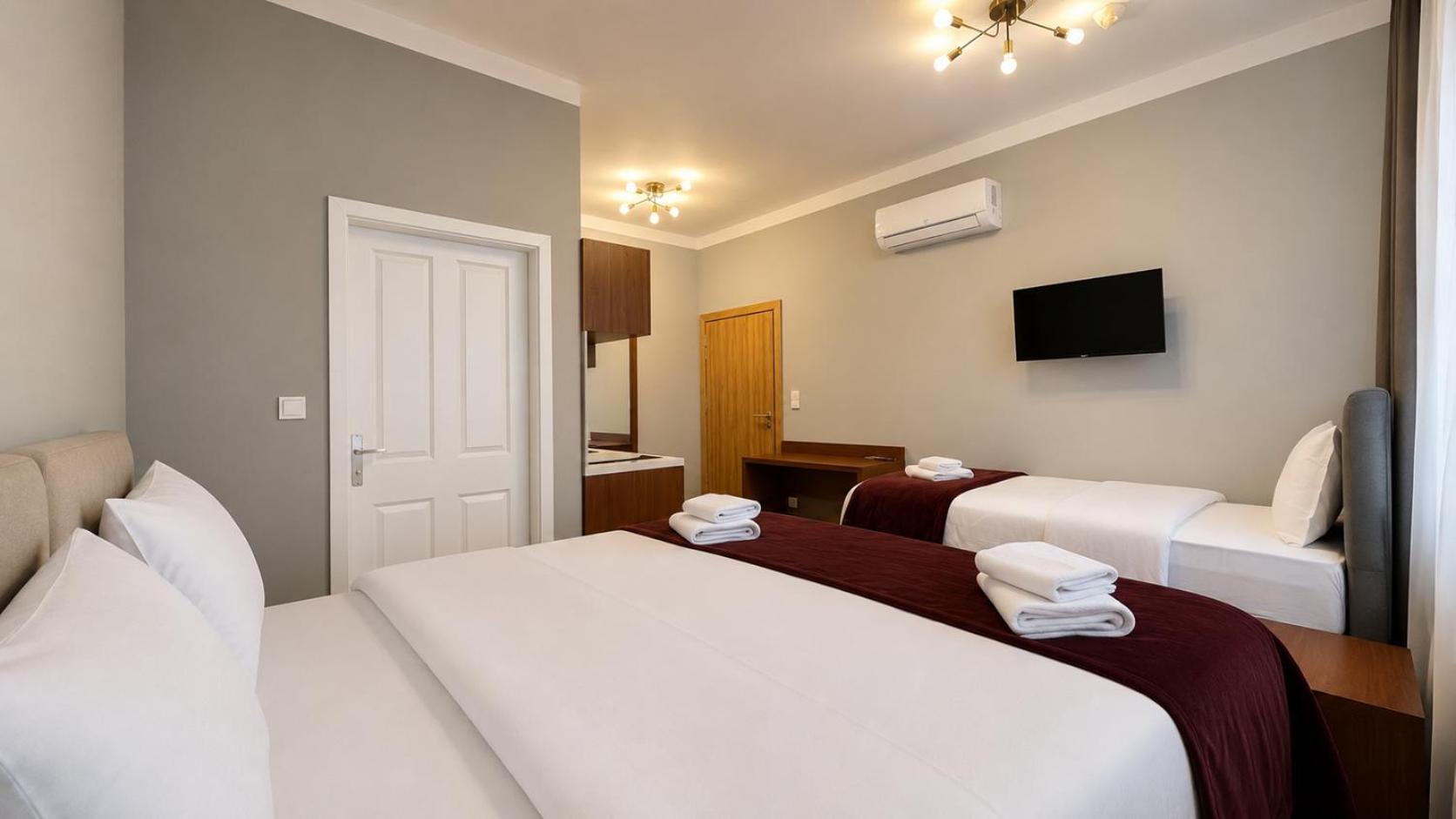 Superior, Queen Bed